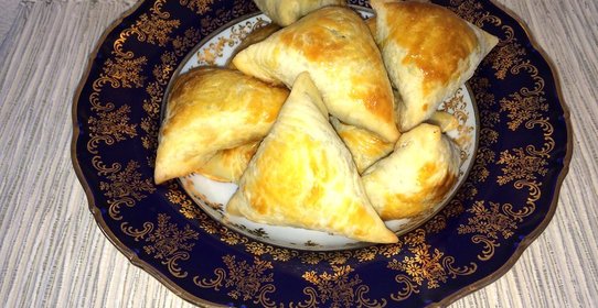 Узбекские пирожки с зеленью из слоеного теста
