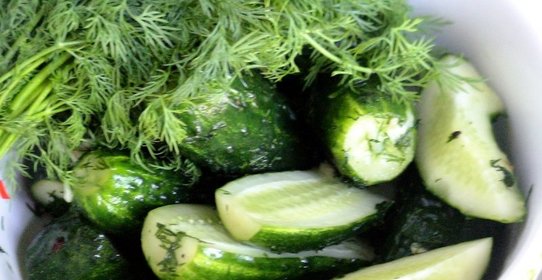 Малосольные огурчики в пакете