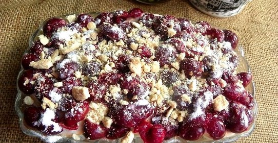 Мини-тортик из печенья с вишней