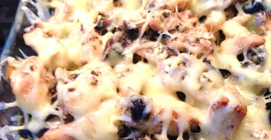 Курица, запеченная с шампиньонами и рисом