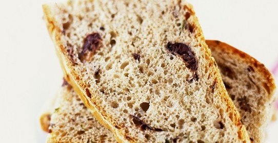 Хлеб с цукатами и сушеными фруктами