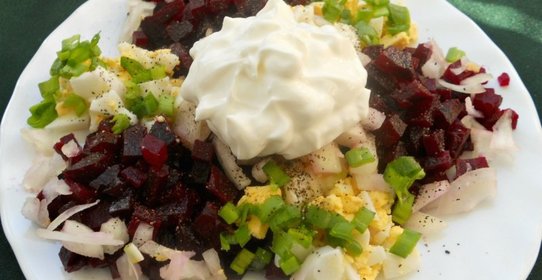 Салат с яйцом и свеклой