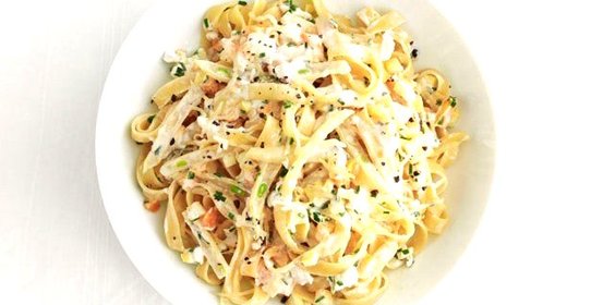 Фетучини, запеченные с креветками и сыром
