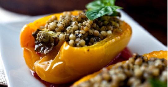 Болгарский перец, фаршированный кускусом
