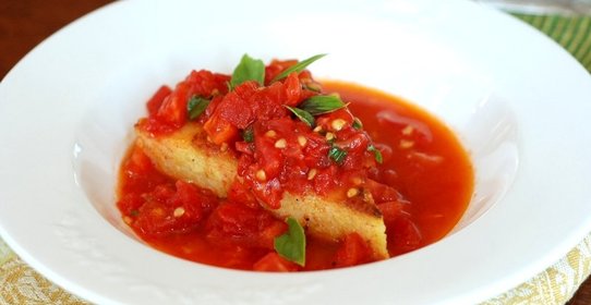 Полента с помидорами