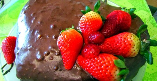 Торт «Шоколад и клубника»