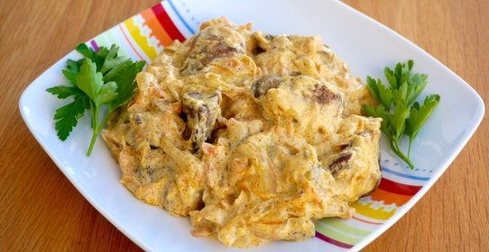 Куриная печень в сметанном соусе
