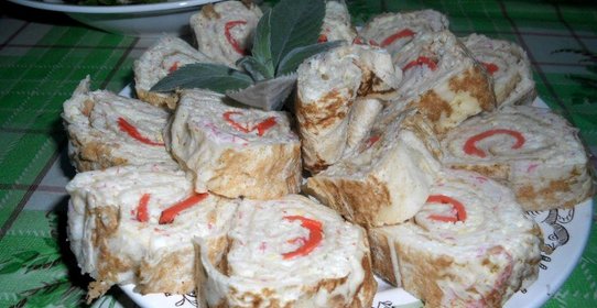 Рулет на основе лаваша с крабовым мясом и сыром