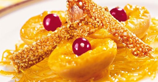 Абрикосы-фламбе с нугатином