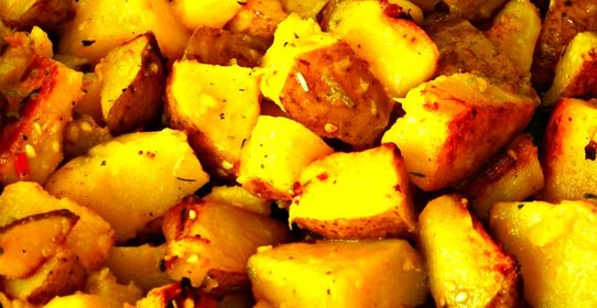 Картофель с розмарином и чесноком