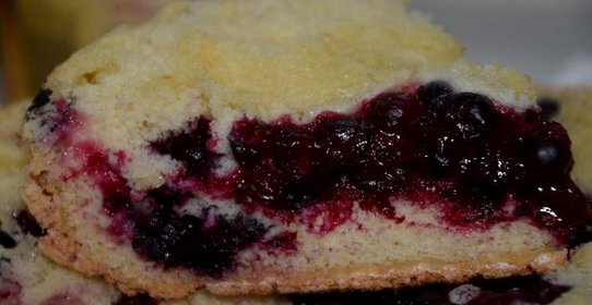 Пирог с черной смородиной в мультиварке