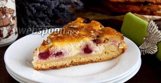 Пирог с вишней и творогом