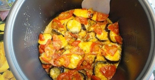 Баклажаны с помидорами в мультиварке