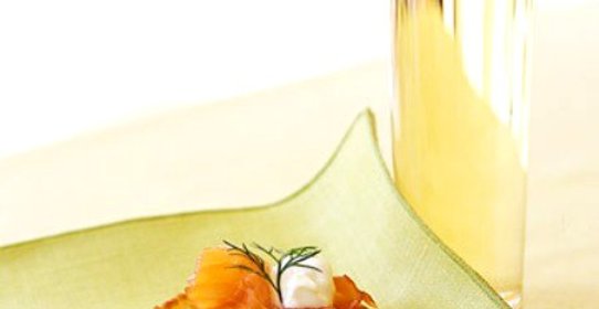 Блинчики с копченым лососем