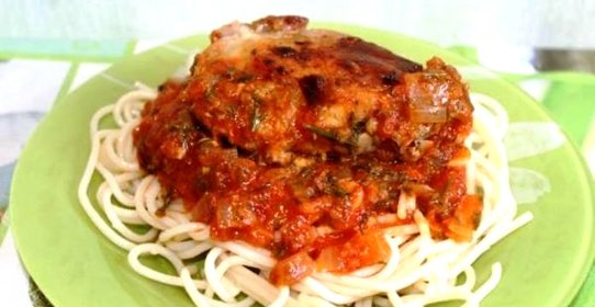 Тушеная курица с подливкой