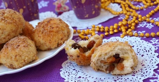 Постные булочки с изюмом