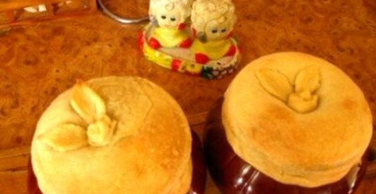 Картошка с грибами в горшочках