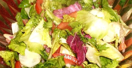 Простой салат с семгой слабосоленой