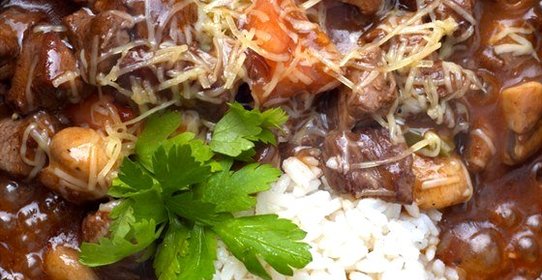 Гуляш с грибами и болгарским перцем