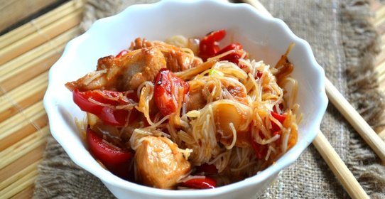 Рисовая лапша с курицей
