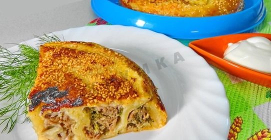 Пирог из слоеного теста в мультиварке