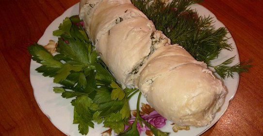 Куриный рулет с брынзой и зеленью