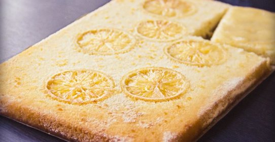 Лимонный пирог с кремом и ароматным сиропом