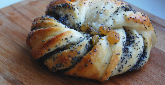 Булочки с маком и изюмом