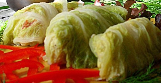Паровые голубцы из пекинской капусты с соусом