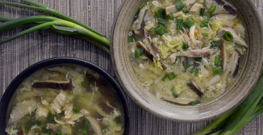 Щи из молодой капусты с курицей