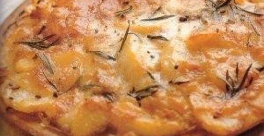 Пицца с картофелем, моцареллой и чесноком