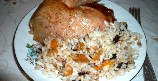 Курица фаршированная рисом с сухофруктами