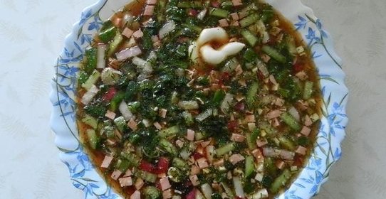 Классическая окрошка на квасе с колбасой