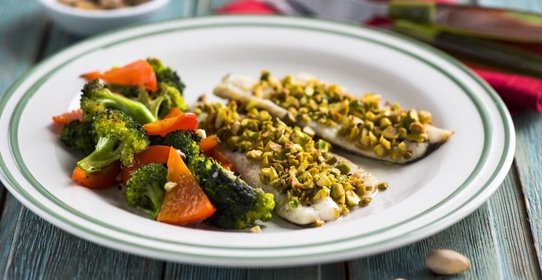 Рыба с брокколи и перцем