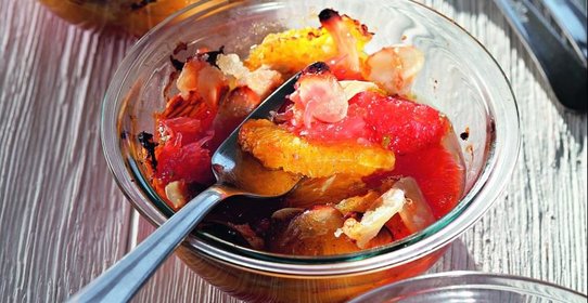 Цитрусовый гратен с обжаренным миндалем