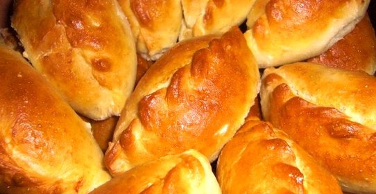 Пирожки с клубничным вареньем