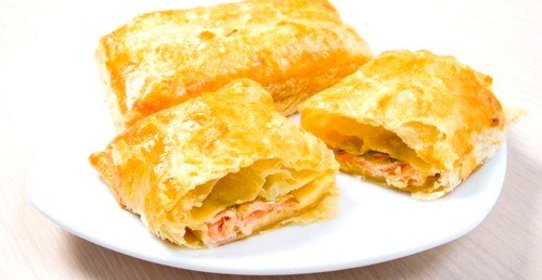 Пирожки с копченым лососем и фетой