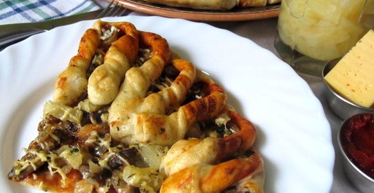 Пицца с грибами и ананасами
