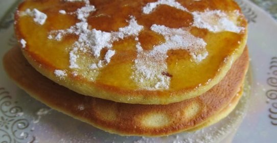 Дрожжевые толстые блины на кефире