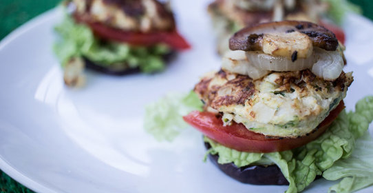 Яблочные блины в соленой карамели