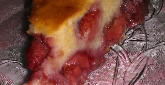 Заливной клубничный пирог