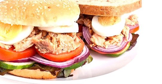 Бургеры из тунца с травяным майонезом