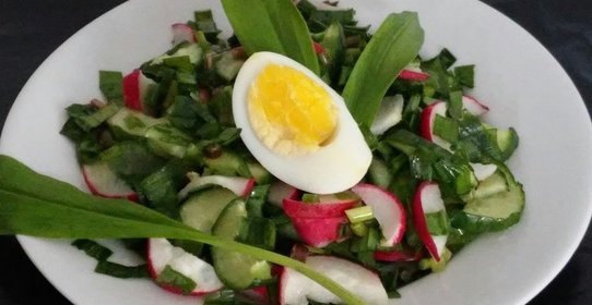 Весенний салат с черемшой