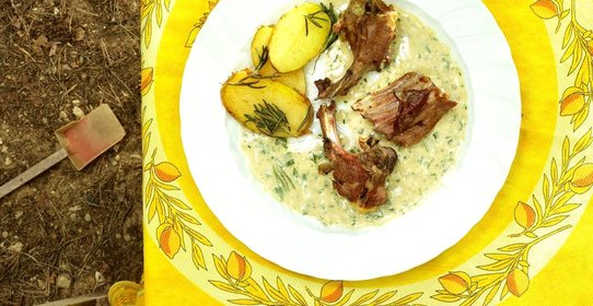 Баранья корейка с чехонью, белым вином и картошкой