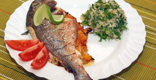 Дорада, фаршированная овощами