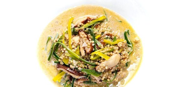 Зеленая гречка с грибами и пореем