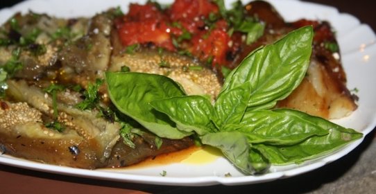 Овощное ассорти на мангале с медом, оливковым маслом, базиликом и морской солью