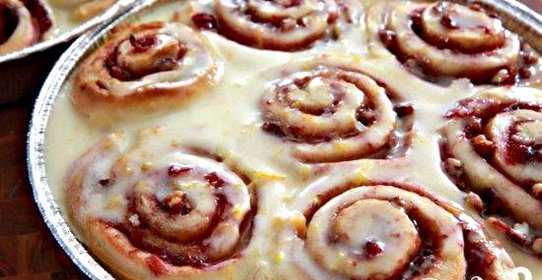 Клюквенные булочки с апельсиновой глазурью