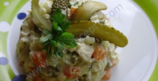 Постный оливье с тофу (вегетарианский)