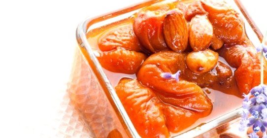 Абрикосовое варенье с миндалем